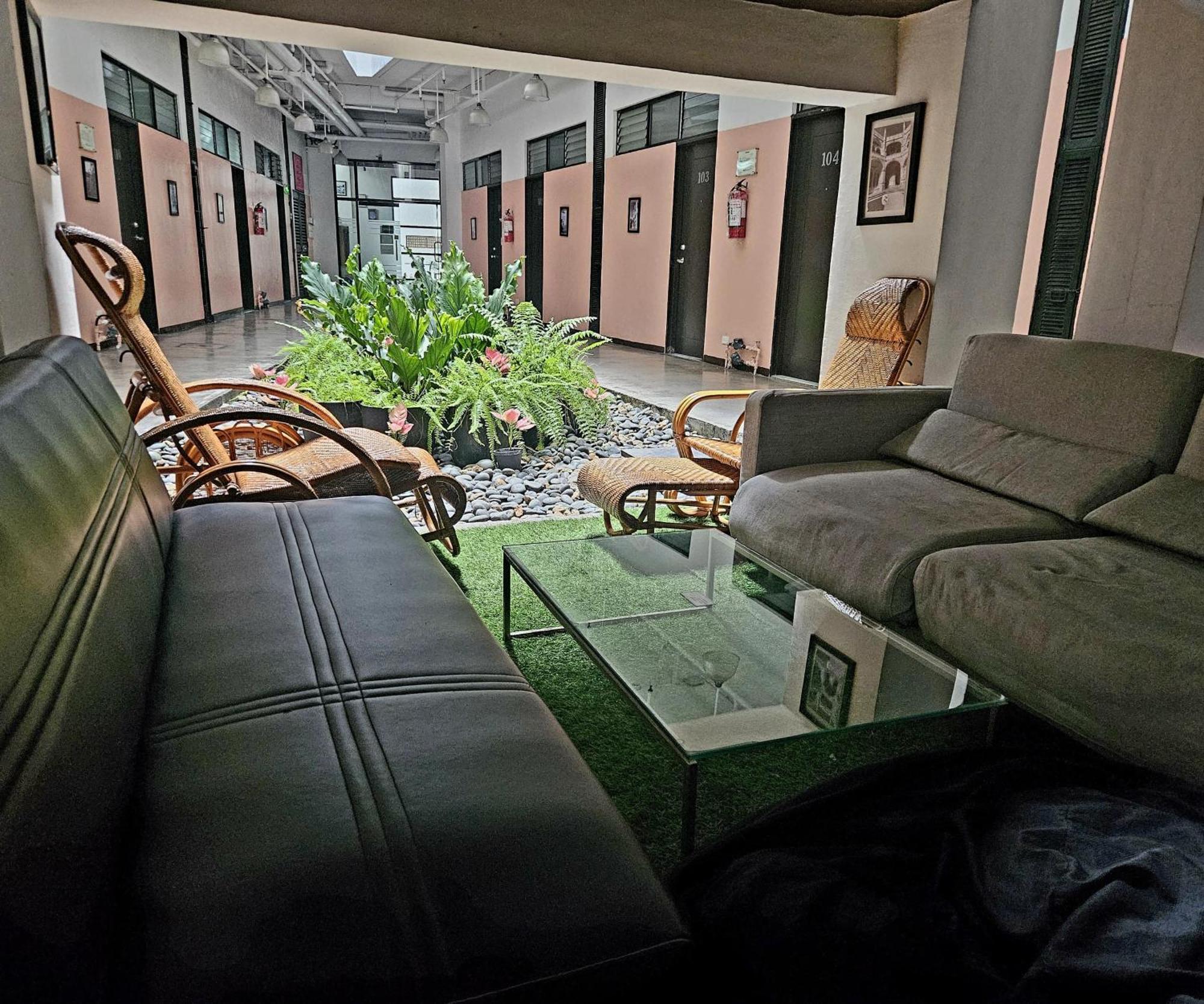 Monchere Dormitory Манила Экстерьер фото
